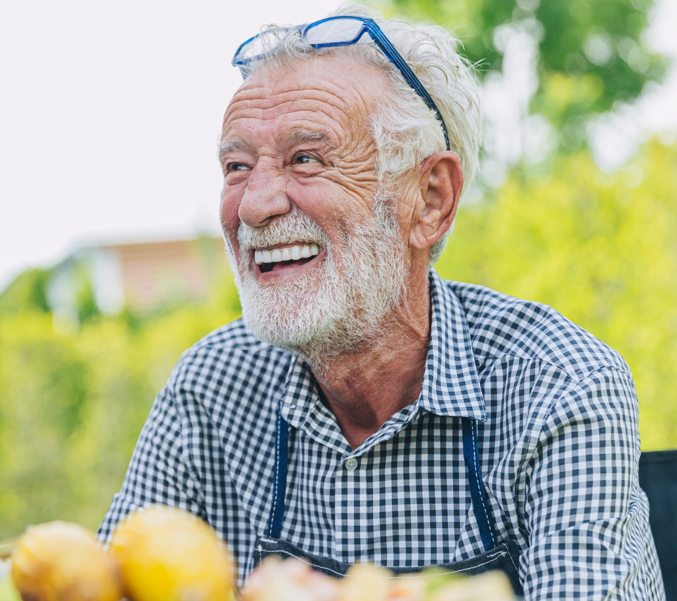 Benefits of implant-supported dentures compared to complete dentures