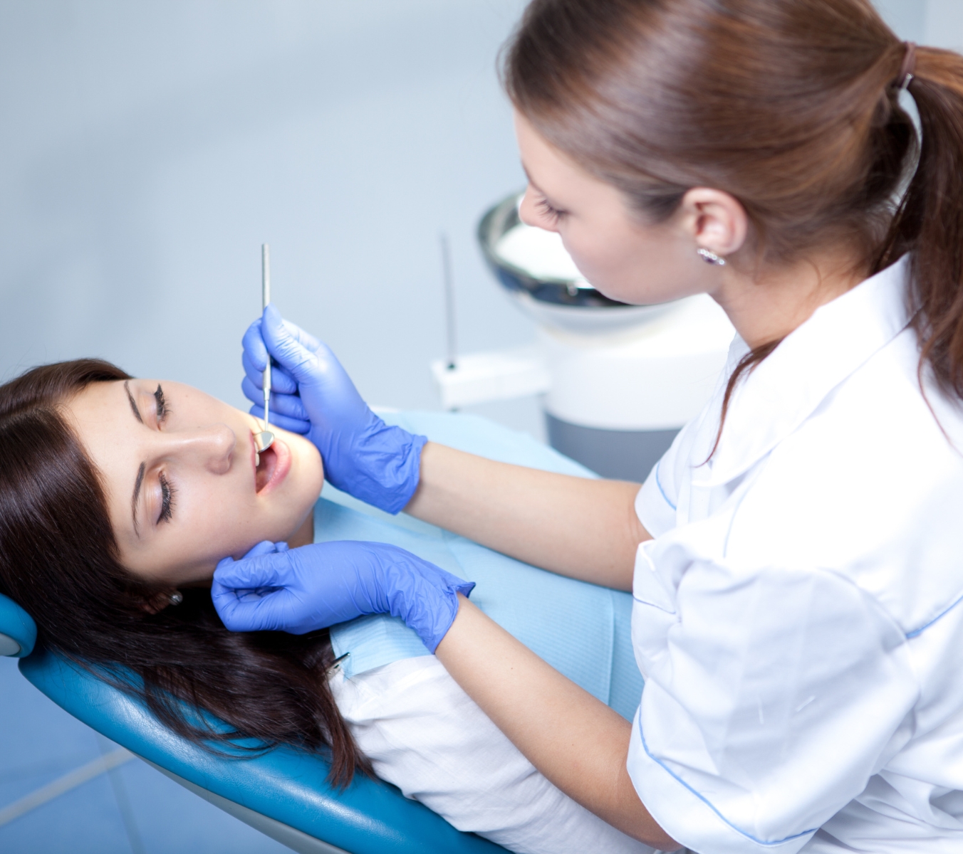 What is a periodontist?
